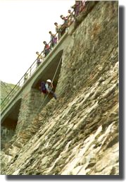 1999 Einklettern auf der «Mettmer» alp - abseilen über die staumauer